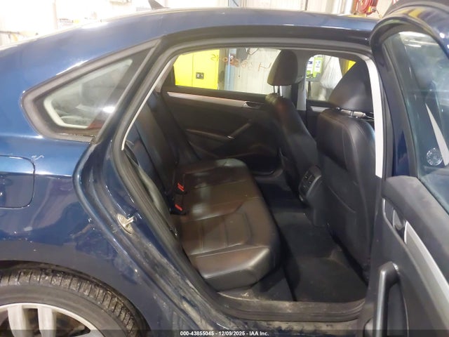 1VWLA7A36KC003866 Volkswagen Passat 2.0t Wolfsburg Edition