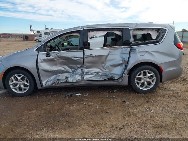 Продаж на аукціоні авто 2017 Chrysler Pacifica Touring Plus, vin: 2C4RC1BG1HR841406, номер лоту: 43855049