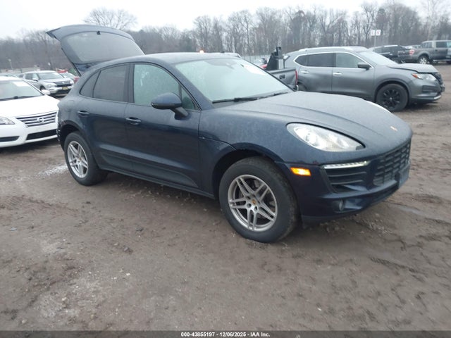 2017 PORSCHE MACAN WP1AA2A52HLB82560 Photo 0