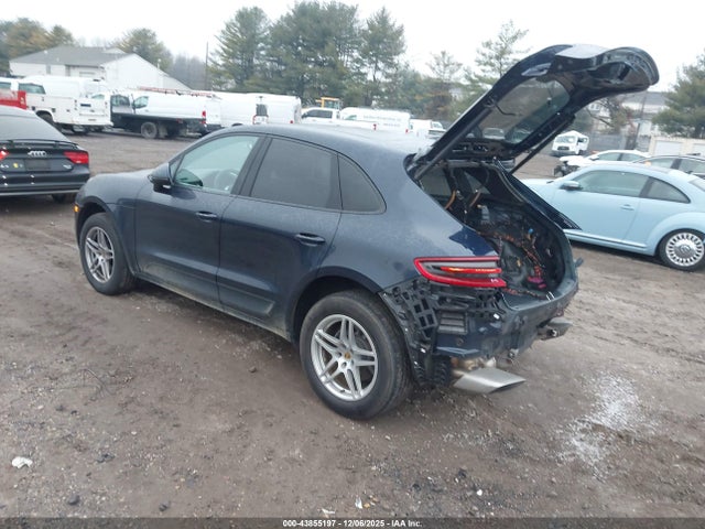 2017 PORSCHE MACAN WP1AA2A52HLB82560 Photo 2