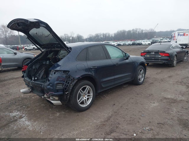 2017 PORSCHE MACAN WP1AA2A52HLB82560 Photo 3
