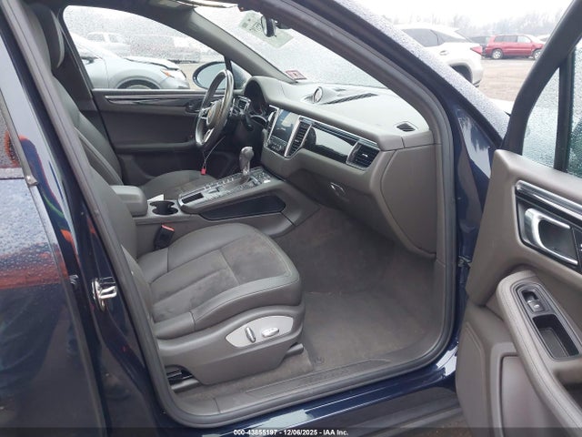 2017 PORSCHE MACAN WP1AA2A52HLB82560 Photo 4