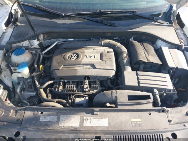 1VWAT7A33FC016968 Volkswagen Passat 1.8t S