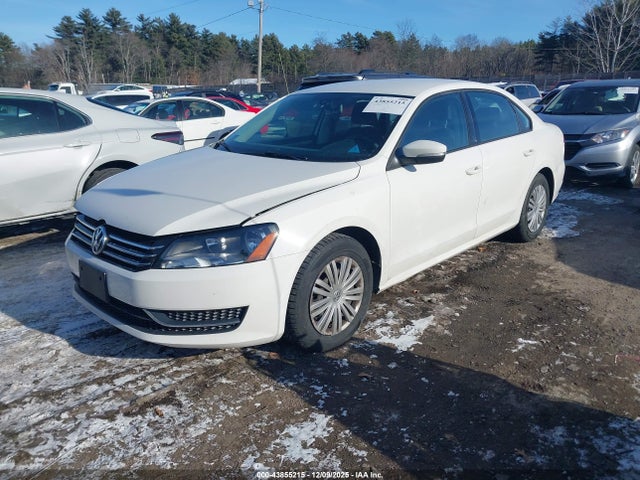 1VWAT7A33FC016968 Volkswagen Passat 1.8t S