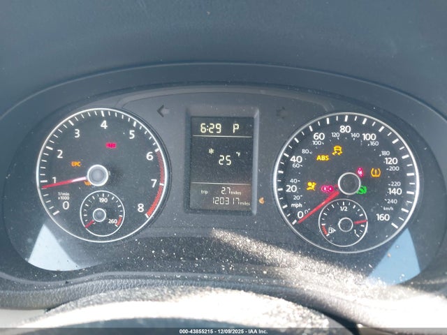1VWAT7A33FC016968 Volkswagen Passat 1.8t S