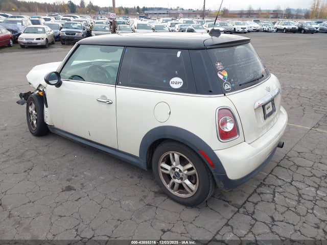 2012 MINI COOPER WMWSU3C55CT257855 Photo 2