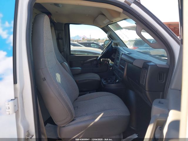 2017 GMC SAVANA 2500 1GTW7AFF2H1140127 Photo 4