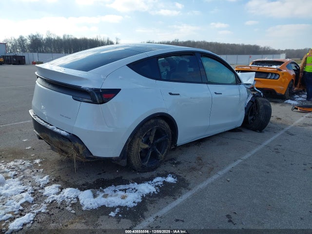 2026 TESLA MODEL Y 7SAYGDEE4TF408729 Photo 3