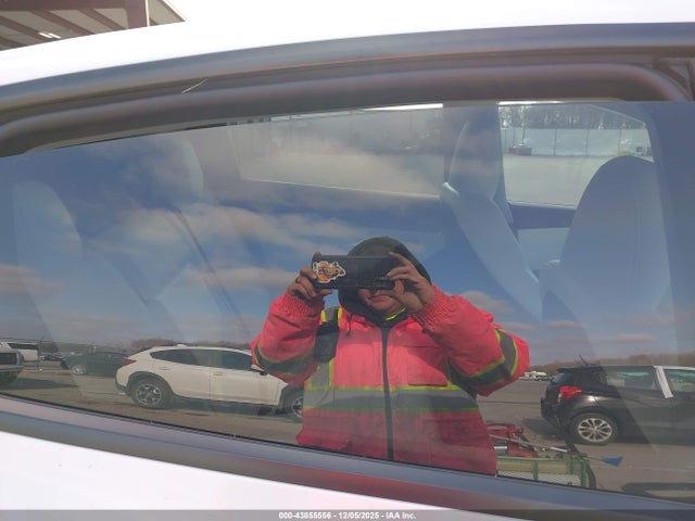 2026 TESLA MODEL Y 7SAYGDEE4TF408729 Photo 7