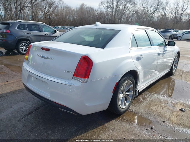 2021 CHRYSLER 300 2C3CCAAG9MH567030 Photo 3