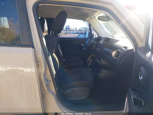 ZACCJABT6GPC64304 Jeep Renegade Latitude