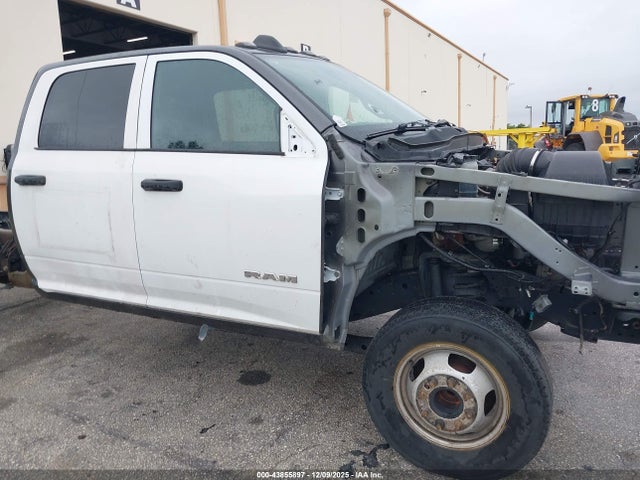 43855897 :رقم المزاد ، 3C7WRTCL9NG308524 vin ، 2022 Ram 3500 Chassis Tradesman/slt/laramie/limited مزاد بيع