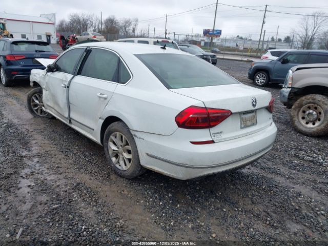 2017 VOLKSWAGEN PASSAT 1VWAT7A30HC025842 Photo 2