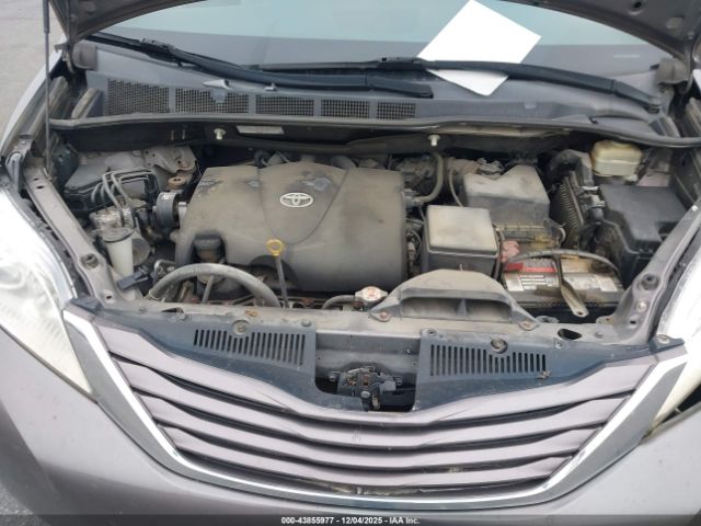 2017 TOYOTA SIENNA 5TDKZ3DCXHS768887 Photo 9