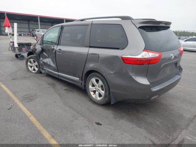 2017 TOYOTA SIENNA 5TDKZ3DCXHS768887 Photo 2