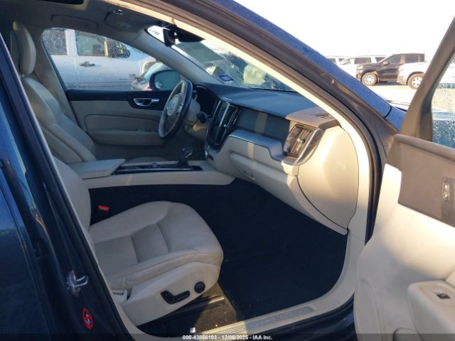 2018 VOLVO XC60 YV4A22RK9J1028306 Photo 4