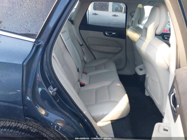 2018 VOLVO XC60 YV4A22RK9J1028306 Photo 7