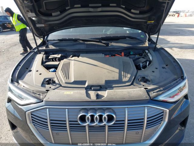 2019 AUDI E-TRON WA1VAAGE6KB023181 Photo 9
