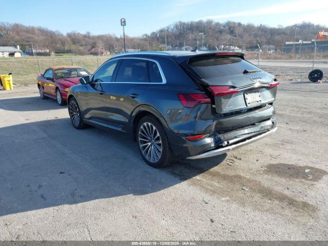 2019 AUDI E-TRON WA1VAAGE6KB023181 Photo 2