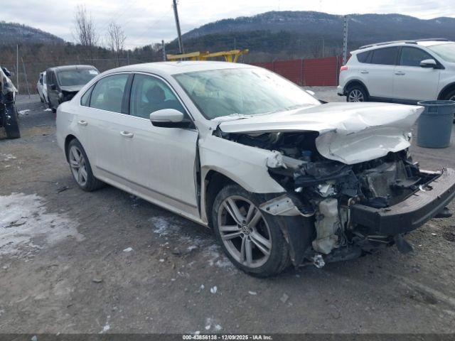 2015 VOLKSWAGEN PASSAT 1VWBV7A39FC054039