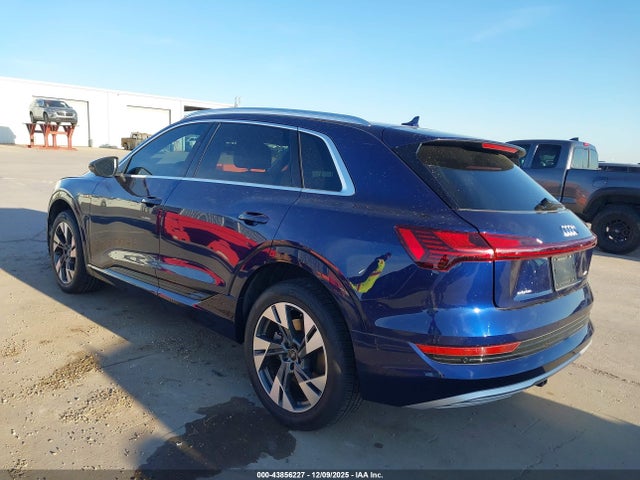 2021 AUDI E-TRON WA1LAAGE2MB016318 Photo 2