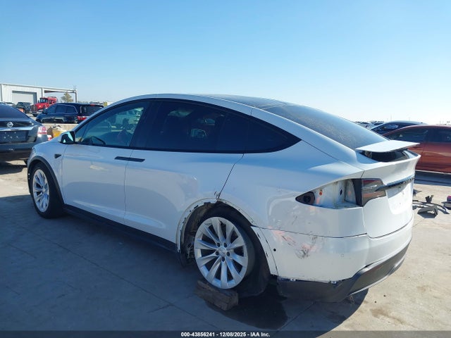 2022 TESLA MODEL X 7SAXCBE66NF332678 Photo 2