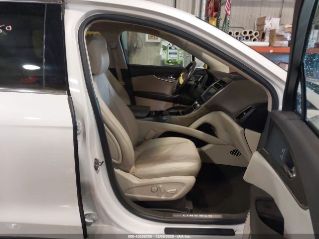 2019 LINCOLN NAUTILUS 2LMPJ8K94KBL17173 Photo 4