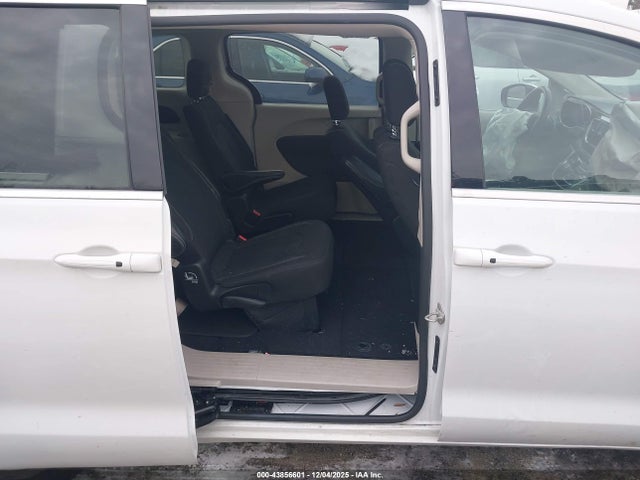 Продаж на аукціоні авто 2022 Chrysler Voyager Lx, vin: 2C4RC1CGXNR227089, номер лоту: 43856601