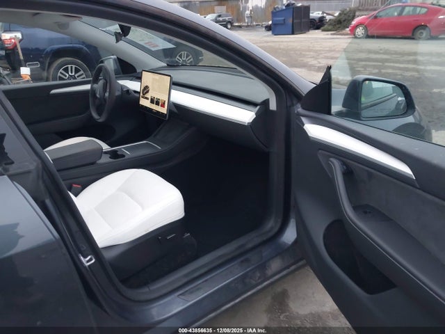 2023 TESLA MODEL Y 7SAYGDEE7PA147714 Photo 4