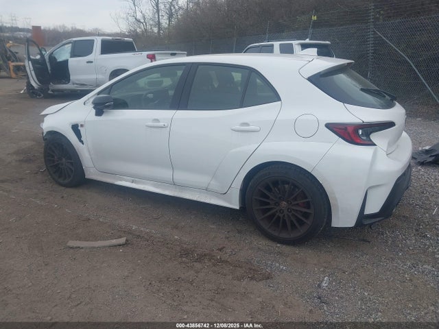 2024 TOYOTA GR COROLLA JTNABAAE4RA012332 Photo 2