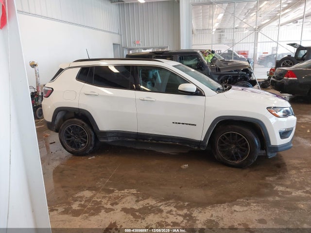 2019 Jeep Compass Latitude 4x4 მანქანა იყიდება აუქციონზე, vin: 3C4NJDBB4KT809807, აუქციონის ნომერი: 43856897