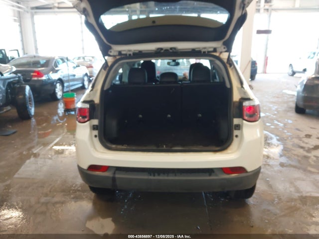2019 Jeep Compass Latitude 4x4 მანქანა იყიდება აუქციონზე, vin: 3C4NJDBB4KT809807, აუქციონის ნომერი: 43856897