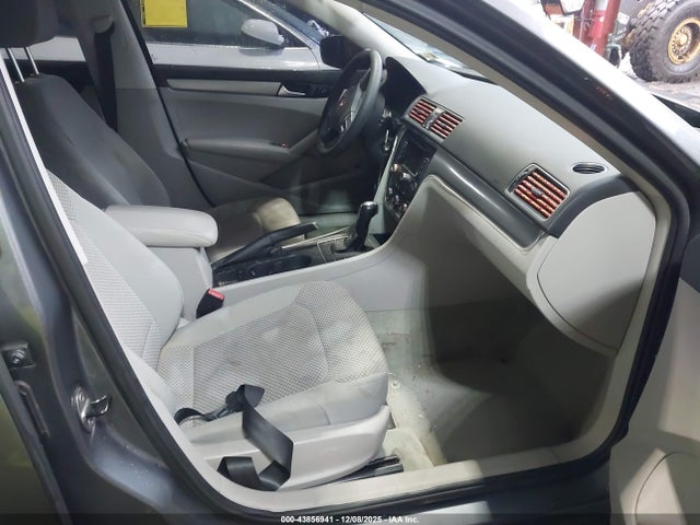 2014 Volkswagen Passat 2.5l S მანქანა იყიდება აუქციონზე, vin: 1VWAP7A37EC025725, აუქციონის ნომერი: 43856941