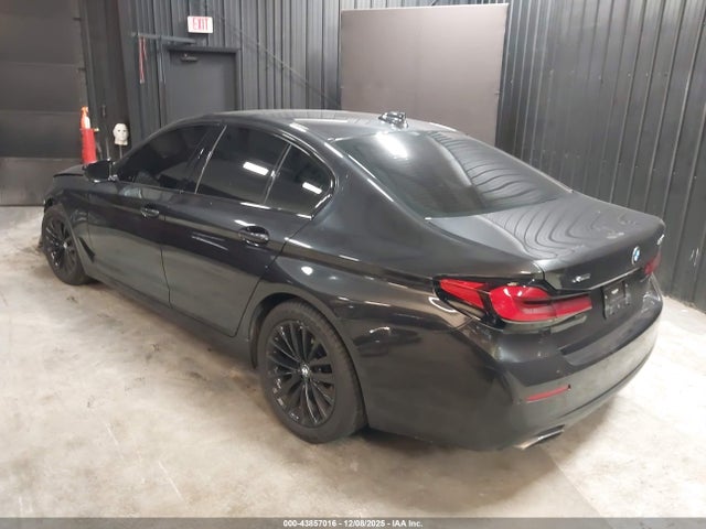 2022 BMW 530 WBA13BJ02NWX84740 Photo 2