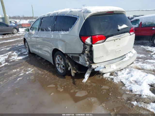 2020 CHRYSLER PACIFICA 2C4RC1FGXLR109231 Photo 2