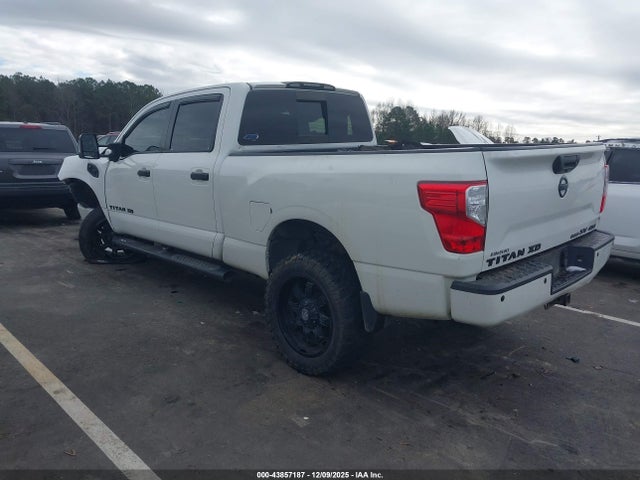 2019 NISSAN TITAN XD 1N6BA1F4XKN524068 Photo 2