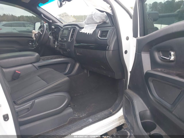 2019 NISSAN TITAN XD 1N6BA1F4XKN524068 Photo 4