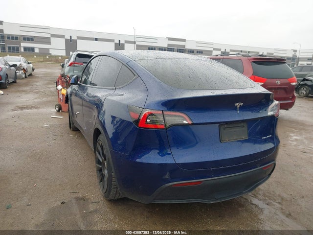 2021 TESLA MODEL Y 5YJYGDEE0MF120625 Photo 2