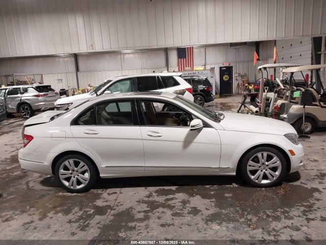Продажа на аукционе авто 2011 Mercedes-benz C 300 Luxury 4matic, vin: WDDGF8BB9BR165561, номер лота: 43857507