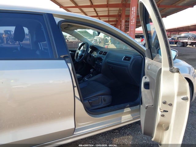 3VWD17AJ7EM273422 Volkswagen Jetta 1.8t Se