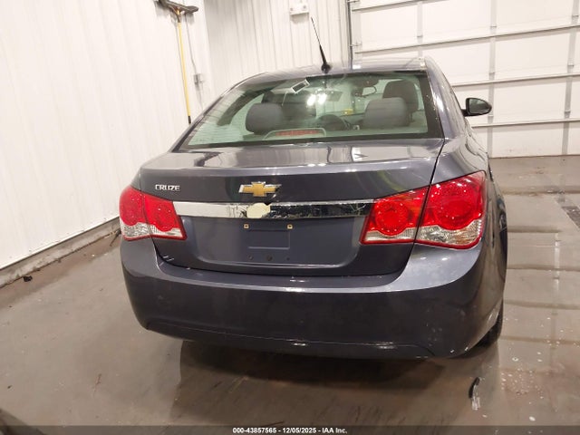 1G1PA5SH8E7240612 Chevrolet Cruze Ls Auto