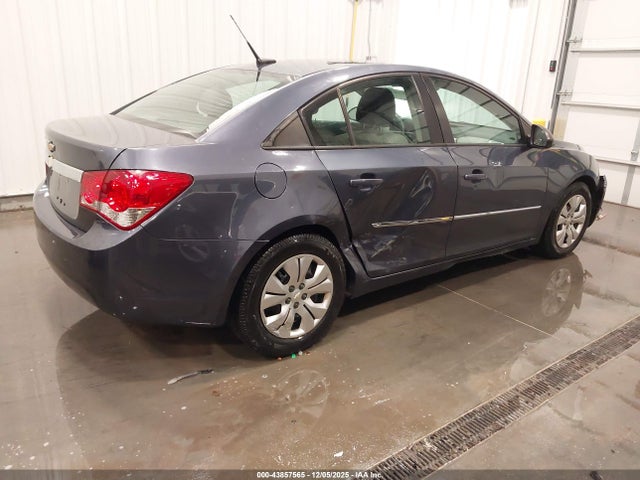 1G1PA5SH8E7240612 Chevrolet Cruze Ls Auto