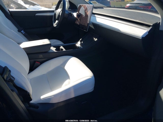 2023 TESLA MODEL Y 7SAYGDEE6PA178257 Photo 4