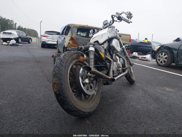 2000 HARLEY-DAVIDSON XL883 1HD4CAM16YK134303 Photo 3