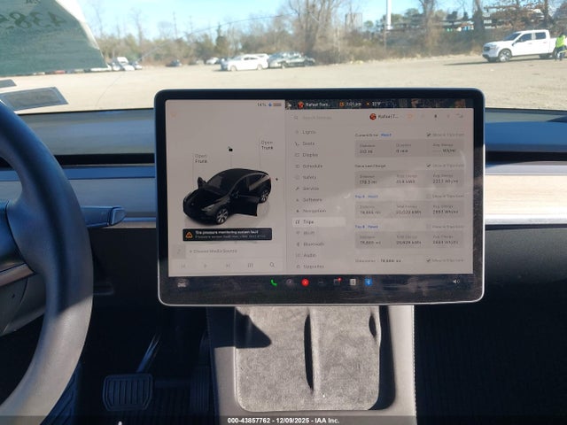 2023 Tesla Model Y Awd/long Range Dual Motor All-wheel Drive მანქანა იყიდება აუქციონზე, vin: 7SAYGDEE0PA184670, აუქციონის ნომერი: 43857762