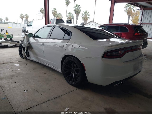 2C3CDXHGXFH915880 Dodge Charger Sxt