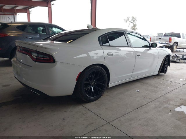 2C3CDXHGXFH915880 Dodge Charger Sxt