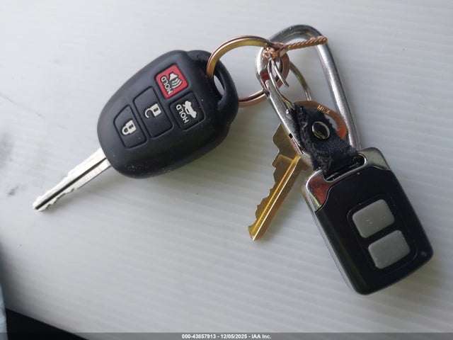 4T1BF1FK5HU340864 Toyota CAMRY SE