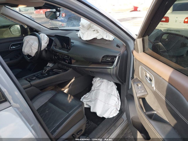 JN8AT3DD8MW300239 Nissan Rogue Platinum Intelligent Awd