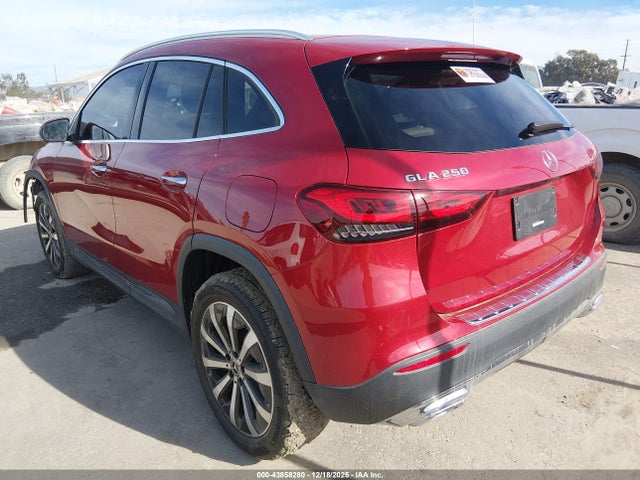 2021 MERCEDES-BENZ GLA 250 W1N4N4GB0MJ194071 Photo 2